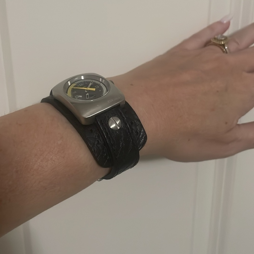 SOLD!!! DIESEL Vintage Cuff Watch - Picture 6 of 8